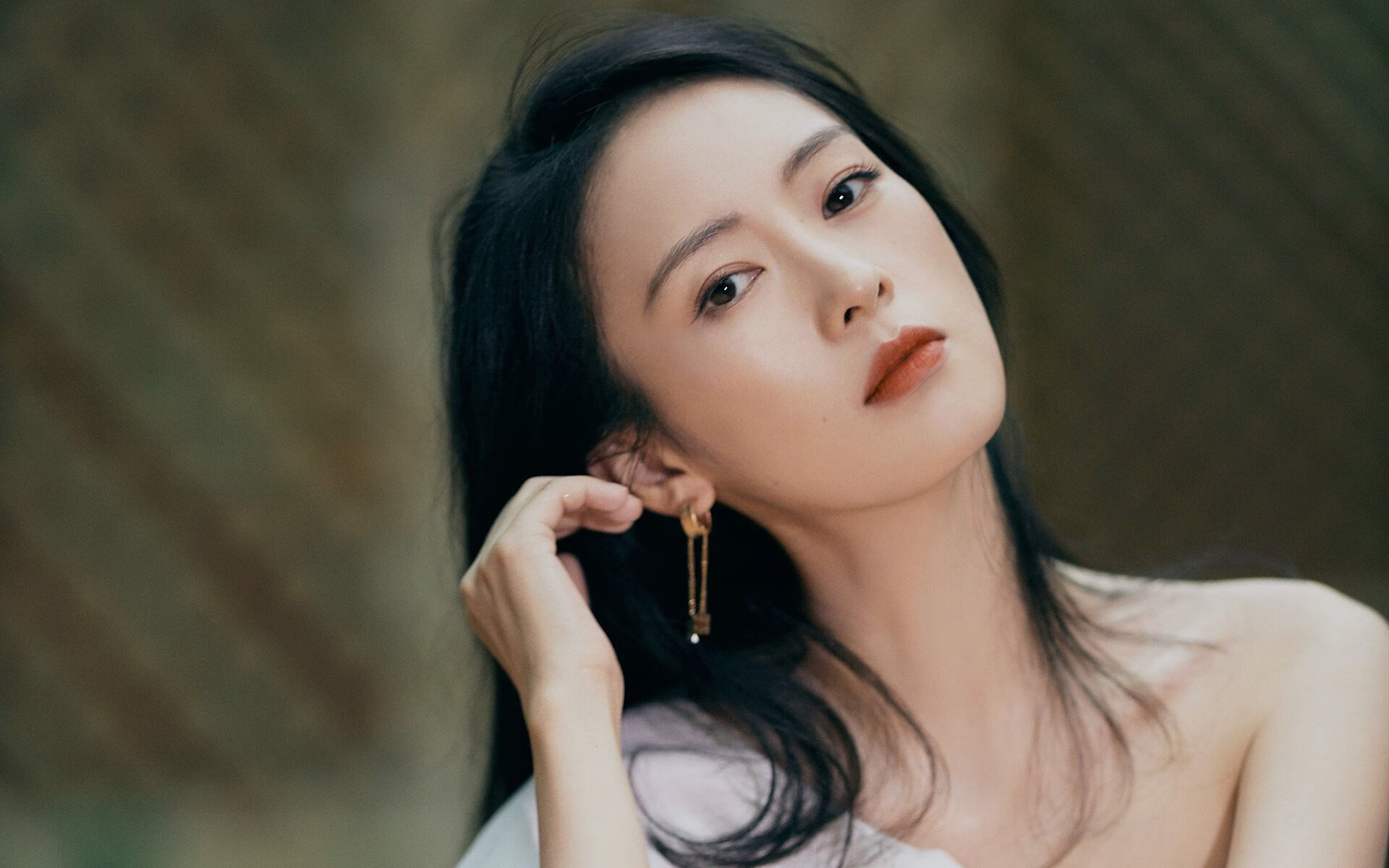 国际热身赛国家队惨败 球迷讨论战术短板,国际热身赛直播