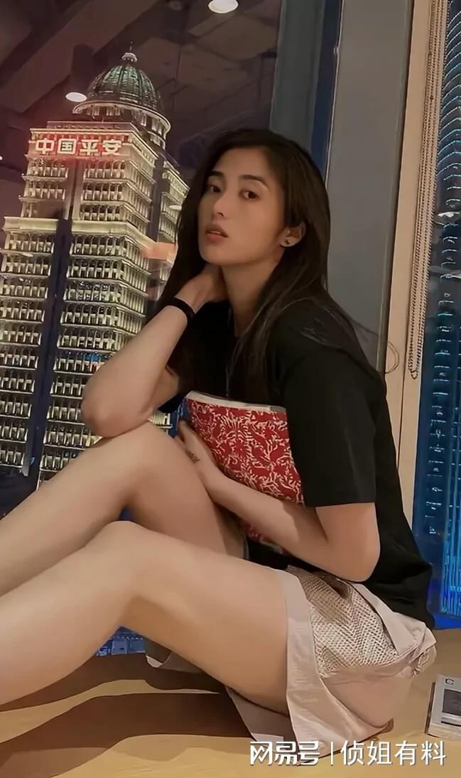 爱游戏APP:中国女足门将赵丽娜“明明可以靠脸吃饭，却偏要靠实力”，球迷：“女神”！的简单介绍